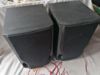 DVA LESENA ZVOČNIKA 18 x 22 x 28 cm