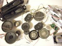zvočniki za vgradnjo v prenosnik monitor ali telefon