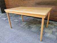 Jedilna miza iz masivnega lesa 130x82