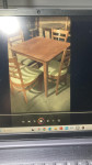 Miza jedilna 80 cm x 80 cm s tapeciranimi stoli