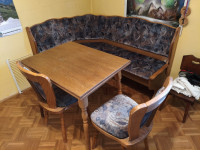Miza, stola in kotna sedežna garnitura