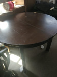 Prodam okroglo leseno mizo premer 110 cm, katera se da rasztegnit,