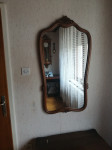 servirni voziček in ogledalo