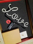 LOVE svetleča tabla za popestritev doma ali pisarne