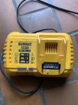 polnilec dewalt dcb118