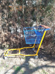 Voziček s košaro