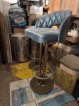 PRODAM 2 BARSKA STOLA - MESSING STOJALO IN SEDIŠČE IZ USNJA
