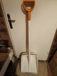 Lopata za sneg FISKARS Snowxpert/profi/