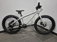 EARLY RIDER SEEKER 20 COL