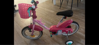 Otroško kolo s pomožnimi kolesi
