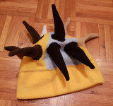 Zimska smučarska borderska kapa z rogovi