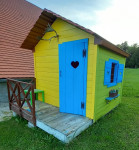 Otroška lesena hiška