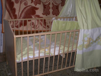 Lesena otroško mladinska postelja s komplet dodatki