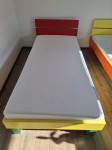 Masivna lesena otroška postelja 200x90 + dormeo.jogi