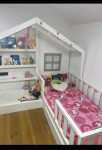 Otroška postelja Hiška z bralnim kotičkom