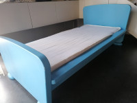 Podarimo otroško posteljo 170x88cmx32cm