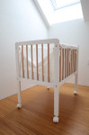 prodam leseno posteljico za dojenčka, velikost 58x78 cm
