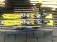 Otroške smuči, pancarji, čelada