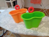 Dve enaki plastični posodici PODARIM