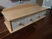 Predalnik masiva s štirimi predali 93x32x22 cm, prodam