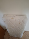 OTROŠKA VZMETNICA 120X60X16 KOT NOVA (SNEMLJIVA PRALNA PREVLEKA)