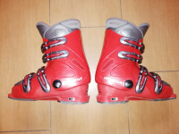 Otroški smučarski čevlji Alpina št. 37,5 (240)