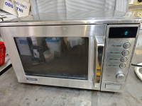 PROFESIONALNA MIKROVALOVNA PEČICA - SHARP 1800W - 20 L