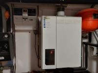 Plinska kondenzacijska peč Buderus GB112-24 z regulatorjem Logamatic