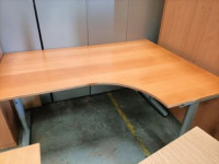 Kotna pisalna miza Ikea Galant