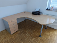 Kotna pisalna miza s predalnikom