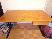 Lesena pisalna miza