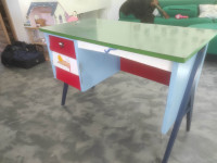 Otroška retro pisalna miza