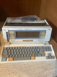 Elektronski pisalni stroj Canon StarWriter 80