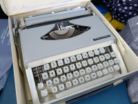 Pisalni stroj record in unis biser 35