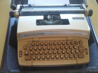 Pisalni stroj Smith-Corona super 12