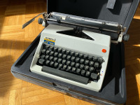 Prenosni pisalni stroj Olympia