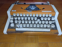 Rabljen pisalni stroj