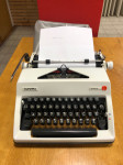 Ročni pisalni stroj OLYMPIA MONICA