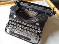 Starinski pisalni stroj Mercedes Prima