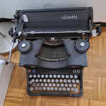 Starinski pisalni stroj Olivetti M40 prodam