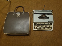 Starinski pisalni stroj TOPS M2 s kovčkom