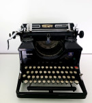 STARINSKI PISALNI STROJ TRIUMPH STANDARD