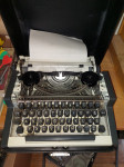 Pisalni stroj v originalnem kovčku