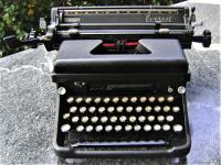 Vintage pisalni stroj »Everest«
