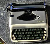Vintage slovenski pisalni stroj