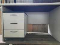 4 x pisalna miza s predalčnikom in 2x garderobna omara