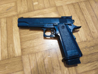 airsoft vzmetna pištola in metki