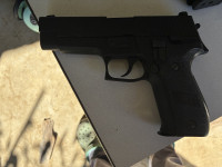 Prodam airsoft pištolo P226