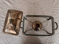 SERVIRNA POSODA STEKLENA S SREBRNIM STOJALOM IN POKROVOM