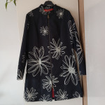DESIGUAL ČRNO BEL PREHODNI PLAŠČ 42